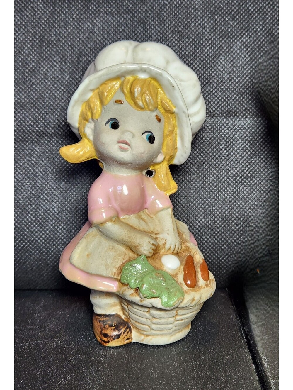 Napcoware Farm Girl Ceramic Porcelain Figurine Bonnet Basket C9188 Cottage MCM